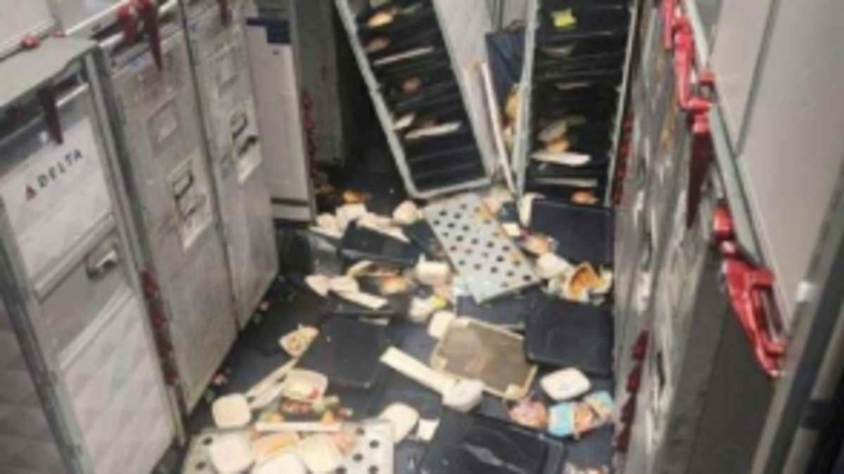 alert-–-delta-jet-nose-dived-towards-ground-during-extreme-turbulence-hurling-passengers-into-ceiling-and-sending-25-to-hospital