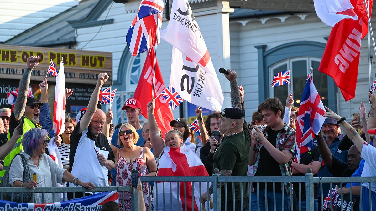 alert-–-anti-migrant-protesters-face-off-with-counter-demonstrators-in-southsea-as-disquiet-grows-over-asylum-seeker-hotels-across-the-uk