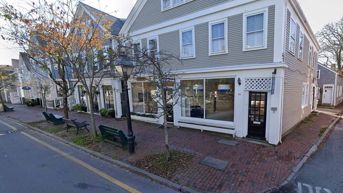 alert-–-snooty-nantucket-residents-outraged-over-new-chain-store-opened-on-ritzy-billionaire’s-island