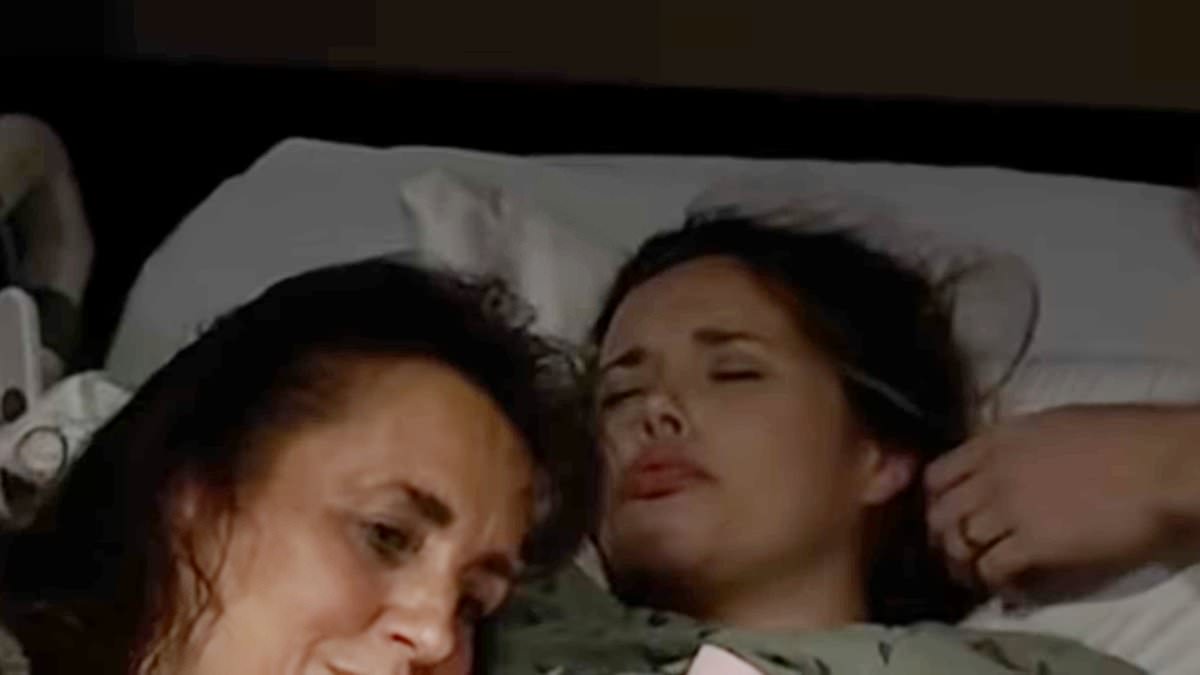 alert-–-jessa-duggar-gives-birth-to-baby-number-six-with-mom-michelle-by-her-side