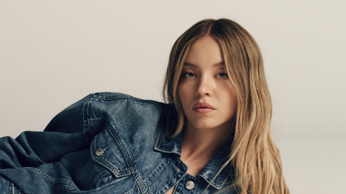 alert-–-donald-trump-sensationally-anoints-sydney-sweeney-his-anti-woke-queen-as-he-hurls-blistering-insult-at-taylor-swift
