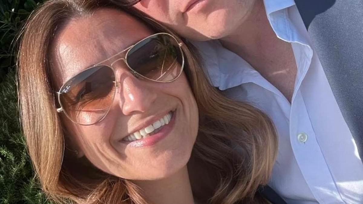 alert-–-female-oasis-fan-left-scratched-and-bruised-after-being-mobbed-by-two-men-who-‘fought-her’-for-liam-gallagher’s-maracas-after-he-threw-them-to-her-in-the-crowd