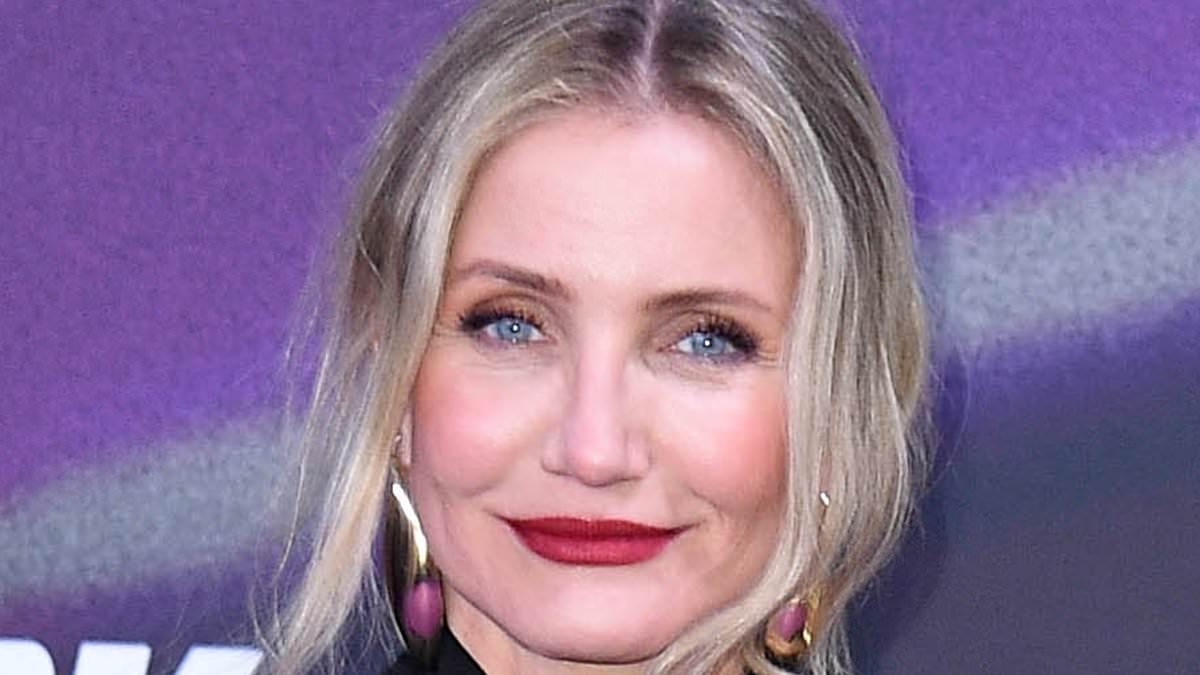 alert-–-cameron-diaz,-52,-looks-nearly-unrecognizable-as-she-goes-fresh-faced-in-new-york-city