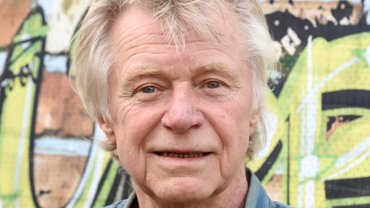 alert-–-dave-edmunds’-wife-cici-gives-major-health-update-on-the-70s-rocker-after-he-was-left-fighting-for-his-life-following-terrifying-cardiac-arrest