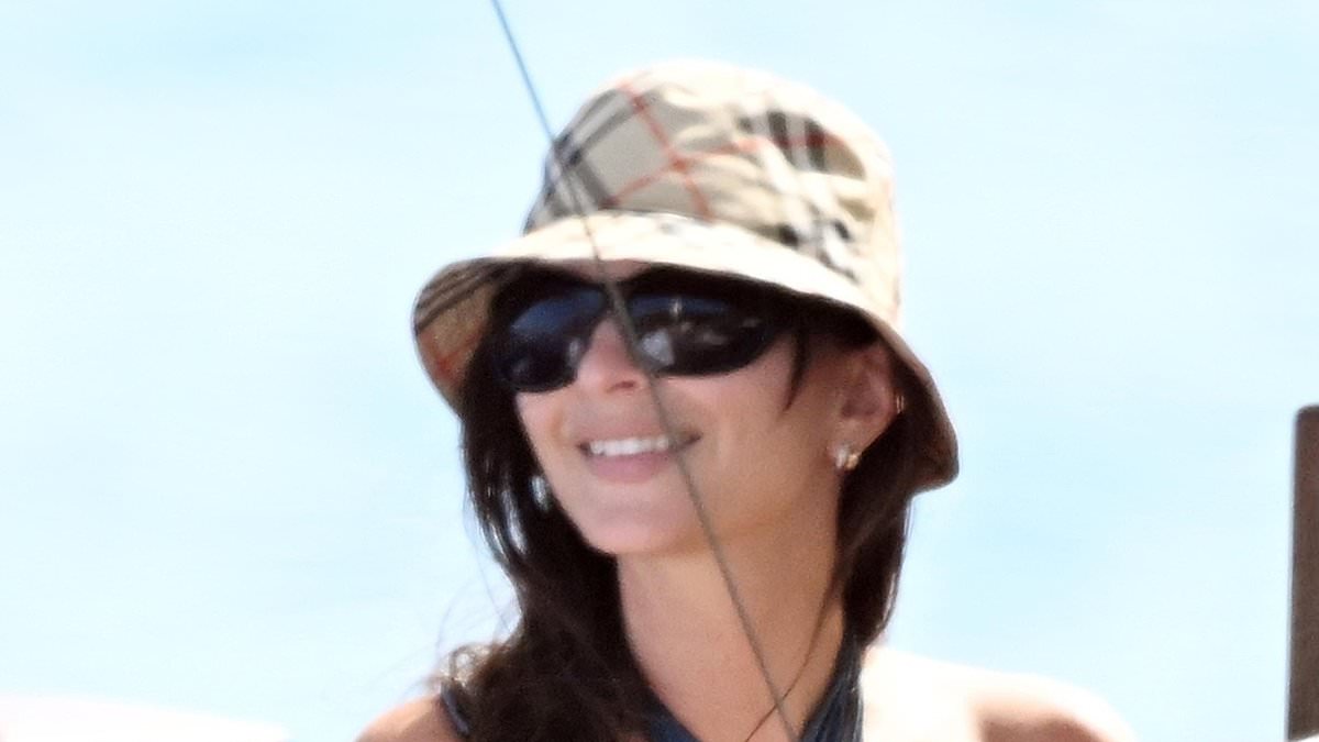alert-–-emily-ratajkowski-wows-in-very-cheeky-bikini-as-she-dines-on-fries-and-beer-on-boat-trip