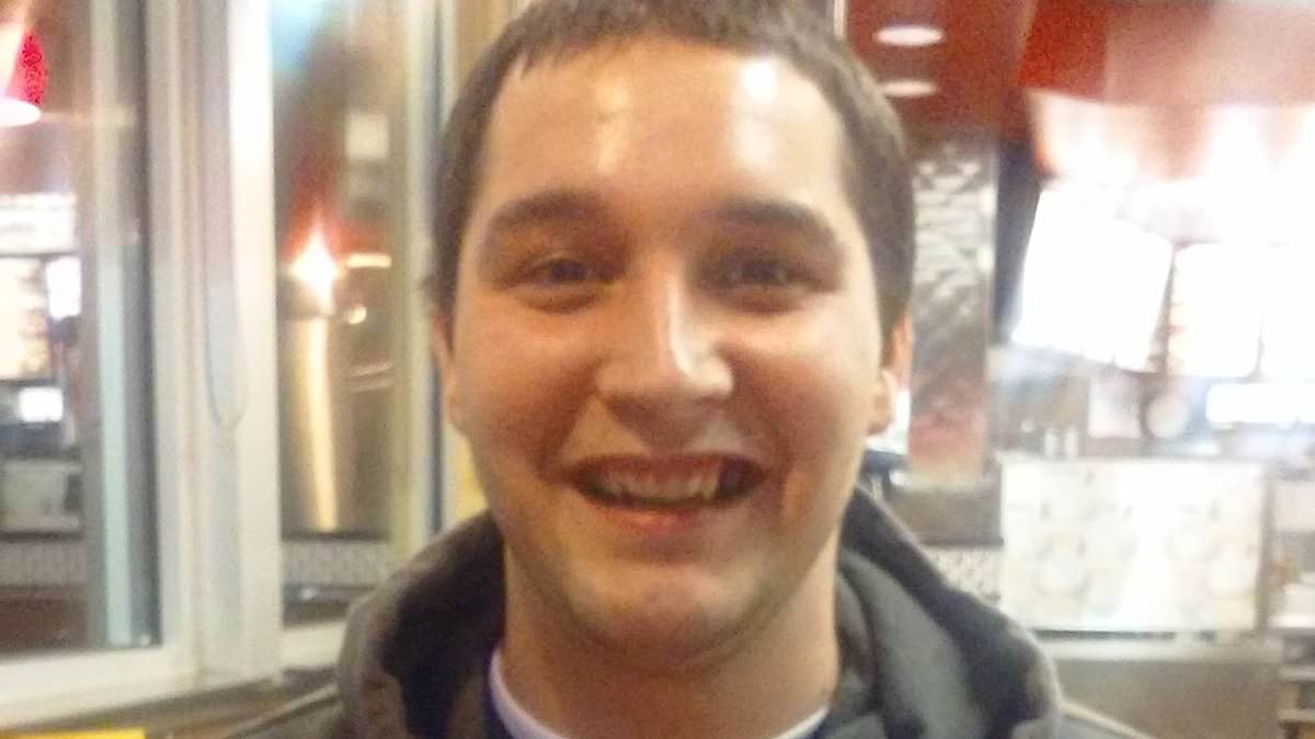 alert-–-cop-sent-intimate-texts-and-watched-tiktoks-while-suspect-died-in-back-of-his-cruiser,-lawsuit-alleges