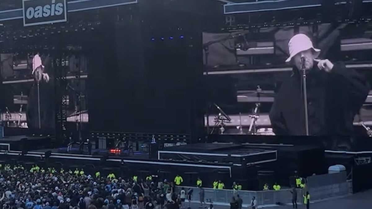 alert-–-oasis-onstage-blast-at-council-fan-slur:-liam-gallagher-brands-city-officials-‘f******-slags’-at-murrayfield-gig-as-he-demands-apology-after-they-called-supporters-‘fat,-drunk-and-rowdy’