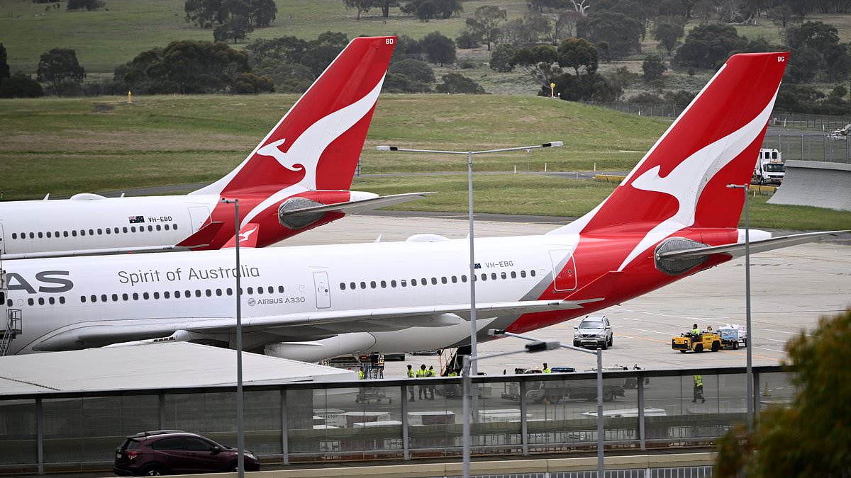 alert-–-qantas-is-forced-to-turn-back-hong-kong-bound-flight-to-melbourne-airport