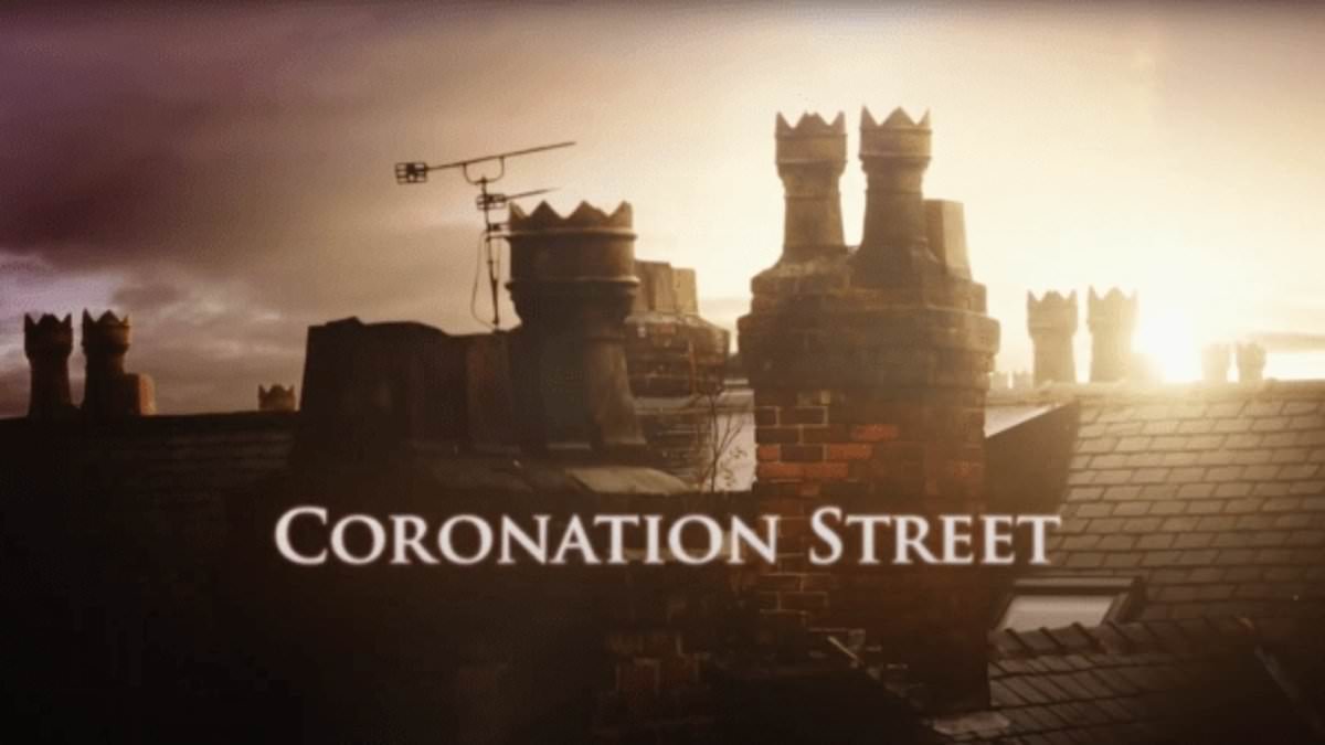 alert-–-coronation-street-fans-are-stunned-as-soap-icon-makes-a-surprise-return-to-the-cobbles-after-18-month-absence