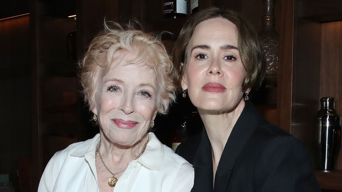 alert-–-sarah-paulson,-50,-and-longtime-partner-holland-taylor,-82,-celebrate-pal’s-emmy-nomination-at-dinner-in-beverly-hills