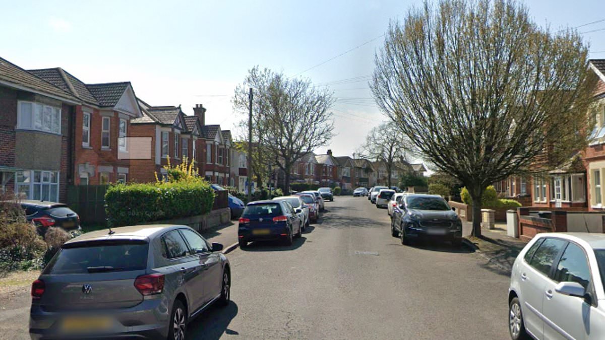 alert-–-pensioner,-88,-is-found-‘murdered’-at-home-in-bournemouth-as-police-arrest-woman,-60,-‘known-to-him’