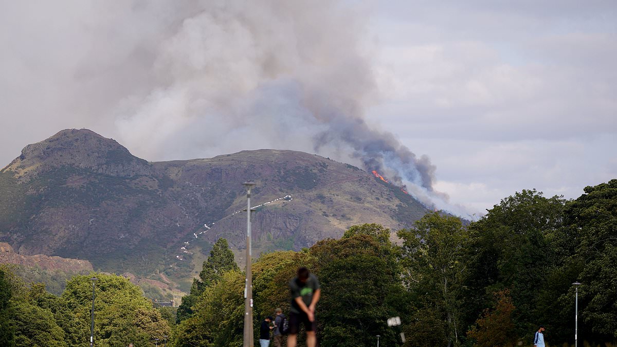 alert-–-arthur’s-seat-fire:-crews-battling-blaze-at-iconic-scottish-landmark-as-witnesses-tell-of-‘visitors-fleeing-hill-on-foot’
