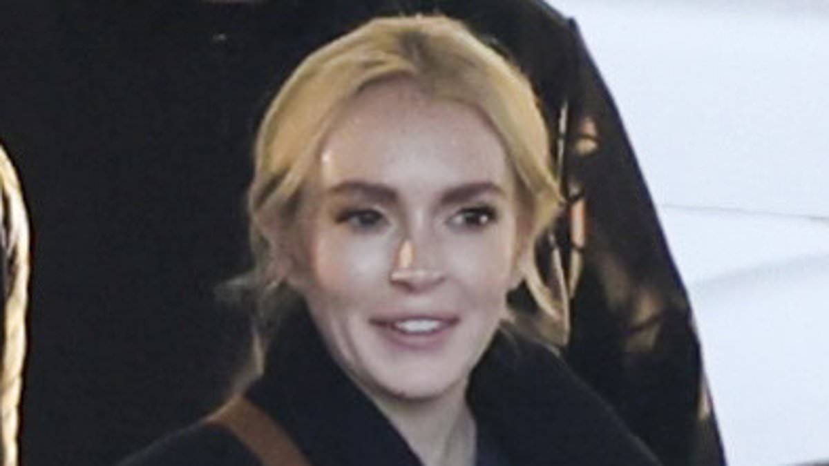 alert-–-lindsay-lohan-looks-fresh-faced-as-she-visits-taronga-zoo-with-her-rarely-seen-husband-bader-shammas-and-their-son-in-sydney-–-and-also-brings-the-nanny