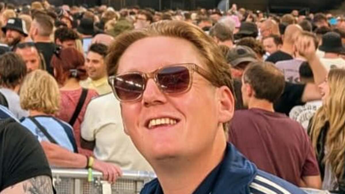 alert-–-british-actor-looks-unrecognisable-as-he-watches-oasis-at-wembley-with-musician-tom-grennan-–-but-can-you-guess-who-it-is?