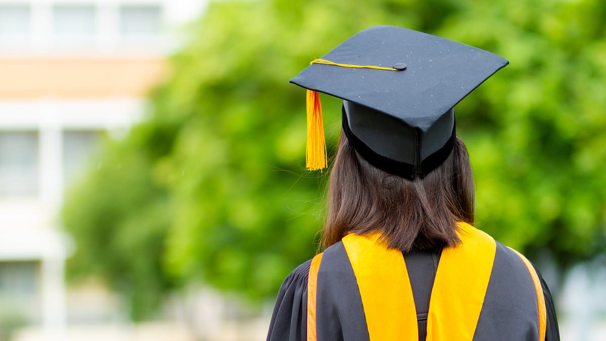 alert-–-going-to-university-costs-an-extra-56k-on-top-of-student-loans-–-report