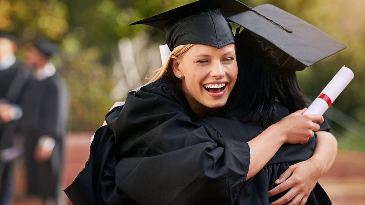 alert-–-clearing-no-longer-‘bargain-basement-for-the-unsuccessful’-as-savvy-students-use-it-to-‘trade-up’-uni-courses