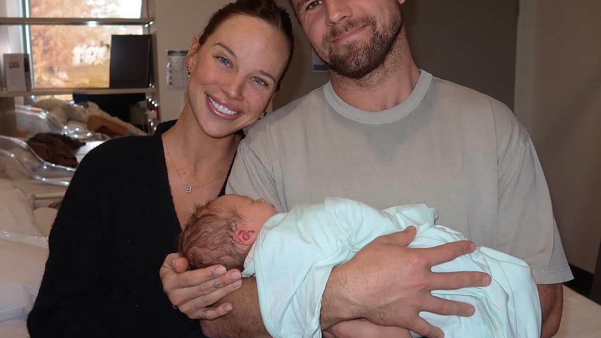 alert-–-baby-joy!-neighbours-star-bonnie-anderson-welcomes-second-child-with-husband-samuel-morrison