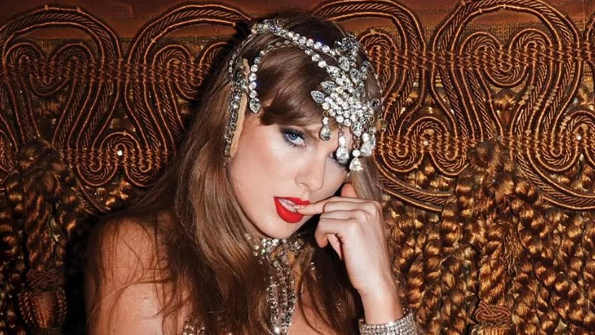 alert-–-taylor-swift-enters-a-sexy-new-era!-star-takes-inspiration-from-raunchy-collaborator-sabrina-carpenter-with-wild-album-covers-and-opens-up-in-most-personal-interview-ever-with-‘green-flag’-boyfriend-travis-kelce