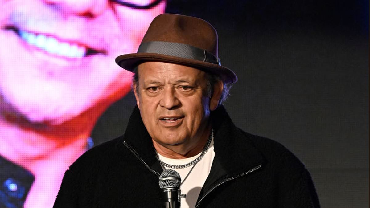 alert-–-legendary-comedian,-70,-arrested-on-suspicion-of-drug-possession-at-la-restaurant