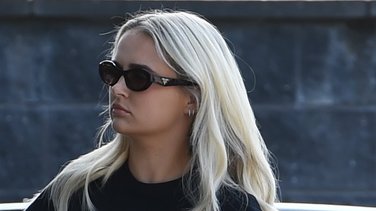 alert-–-molly-mae-hague-drops-her-300k-bentley-at-the-garage-just-weeks-after-splashing-out-on-the-sports-car-–-following-her-driving-struggles-with-previous-motor