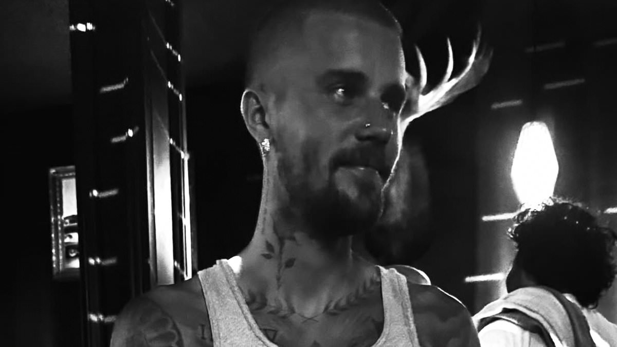 alert-–-justin-bieber-parties-without-hailey-again-as-he-smokes-joint-at-lowkey-dive-bar-away-from-hollywood