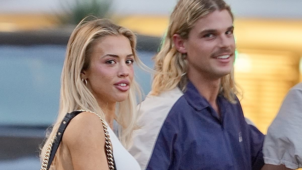alert-–-tammy-hembrow-and-bailey-smith-seen-on-second-date-as-the-afl-star-flies-to-the-gold-coast-again-to-see-the-fitness-influencer