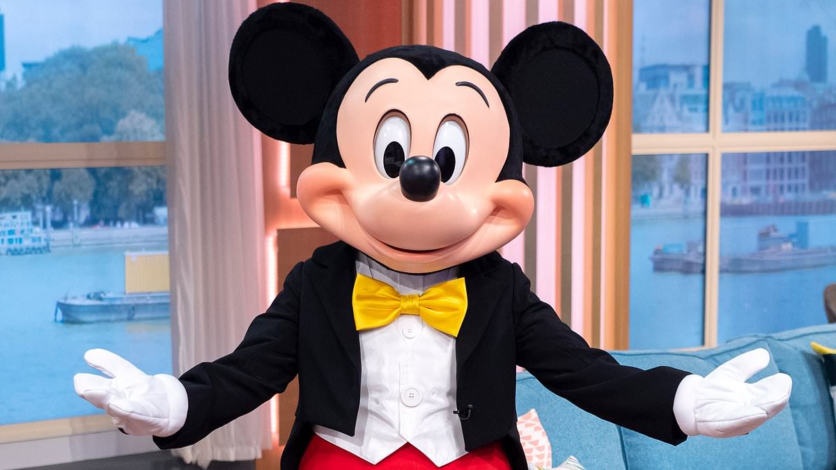 alert-–-disney-bans-theme-park-guest-after-bizarre-act-with-character
