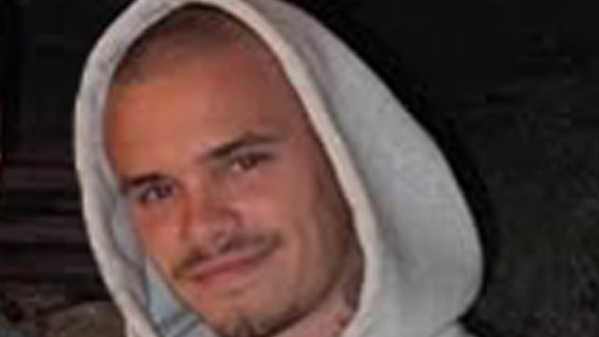 alert-–-beckham-boys-lark-around-as-romeo,-david-and-grandad-ted-pose-together-while-cruz-kisses-girlfriend-jackie-apostel-in-new-slew-of-defiant-holiday-snaps-–-as-brooklyn-feud-rumbles-on