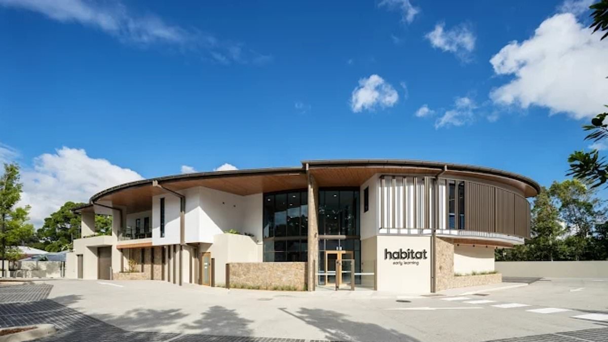 alert-–-sunshine-coast-childcare-centre-in-lockdown-after-staff-and-children-lock-themselves-inside-a-room-and-cops-race-to-the-scene