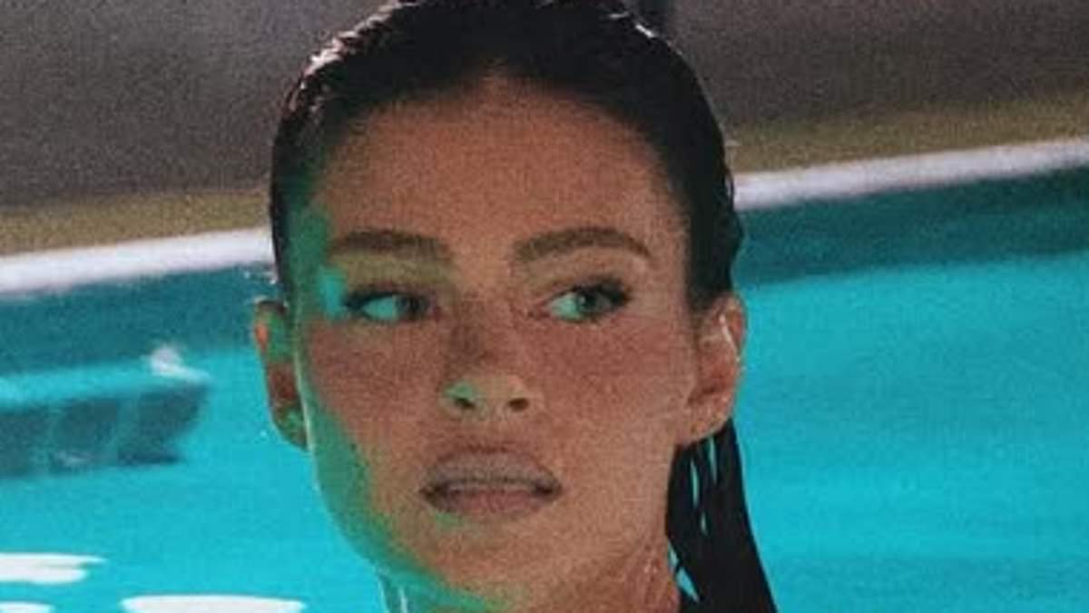alert-–-nicola-peltz-packs-on-the-pda-with-husband-brooklyn-beckham-as-her-ever-present-spouse-joins-her-on-set-for-her-role-as-a-bikini-clad-influencer-who-stirs-up-family-drama