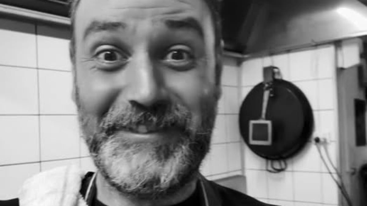 alert-–-restaurant-owner-erupts-at-‘entitled’-diners-with-foul-mouthed-rant-after-shameful-act-leaves-one-of-his-young-waiters-in-tears