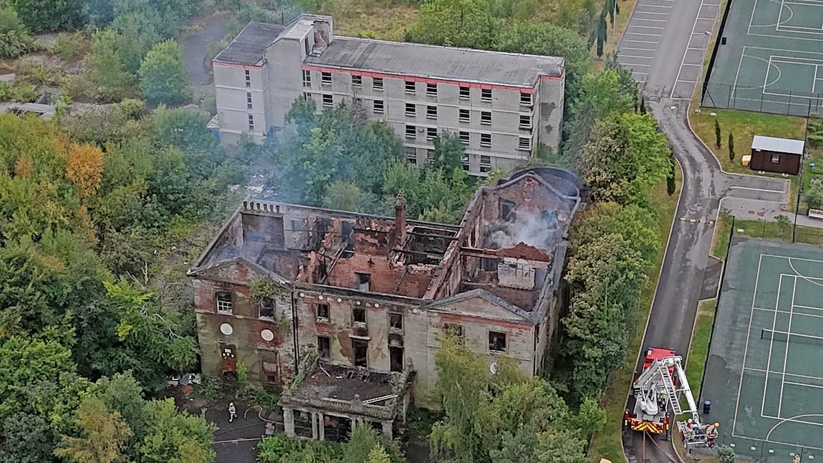 alert-–-devastating-blaze-tears-through-abandoned-grade-i-listed-mansion-after-warnings-it-was-‘at-risk’