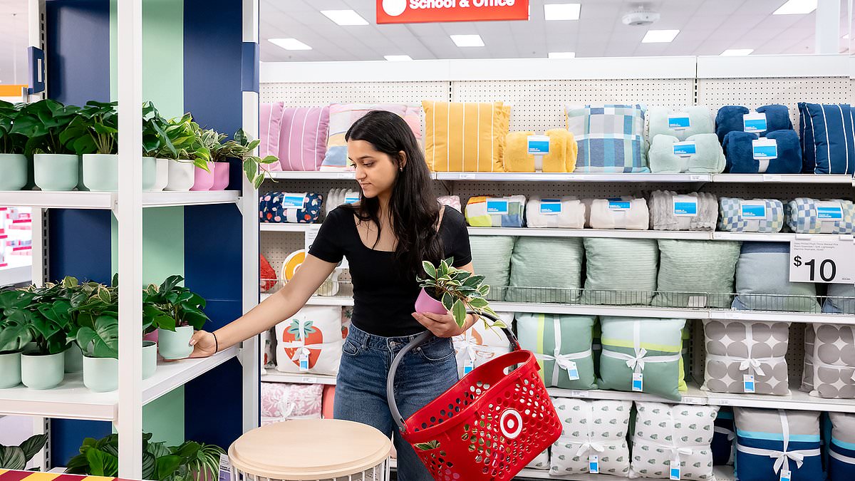alert-–-wall-street-stunned-as-boss-of-one-of-america’s-biggest-retailers-quits-amid-sales-slump