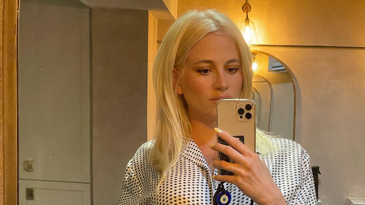 alert-–-pregnant-pixie-lott-displays-her-growing-baby-bump-as-she-prepares-to-throw-a-concert-for-labubus-to-promote-her-latest-single