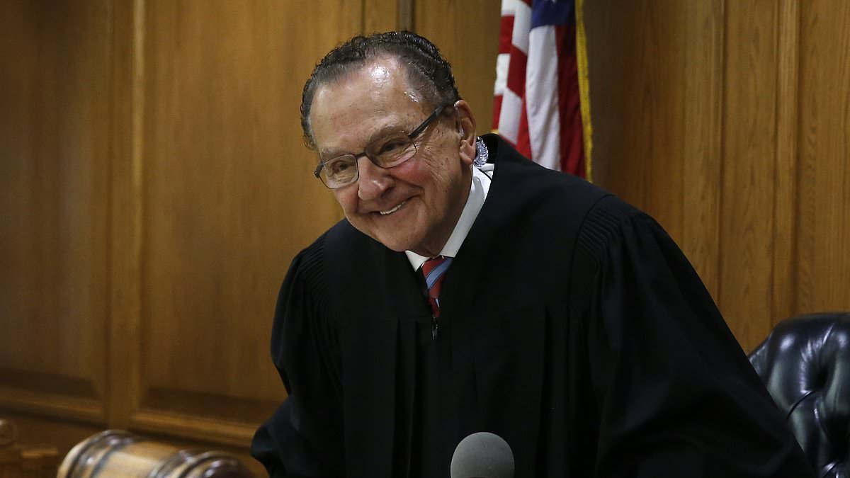 alert-–-celebrity-judge-frank-caprio-whose-empathy-to-defendants-made-him-world-famous-dies-aged-88