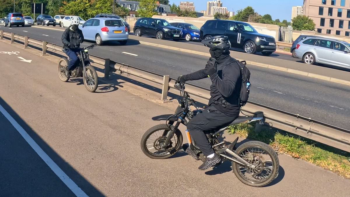 alert-–-moment-cycling-mikey-confronts-two-‘mobile-phone-thieves’-on-e-bikes-before-they-start-filming-and-taunting-him