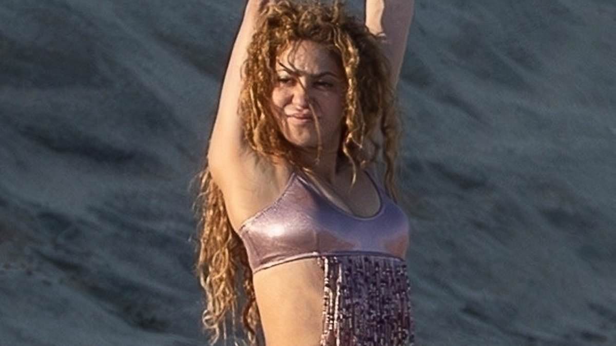 alert-–-shakira,-48,-shows-off-her-incredible-body-in-metallic-pink-bikini-as-she-soaks-up-the-sun-on-the-beach-in-cabo