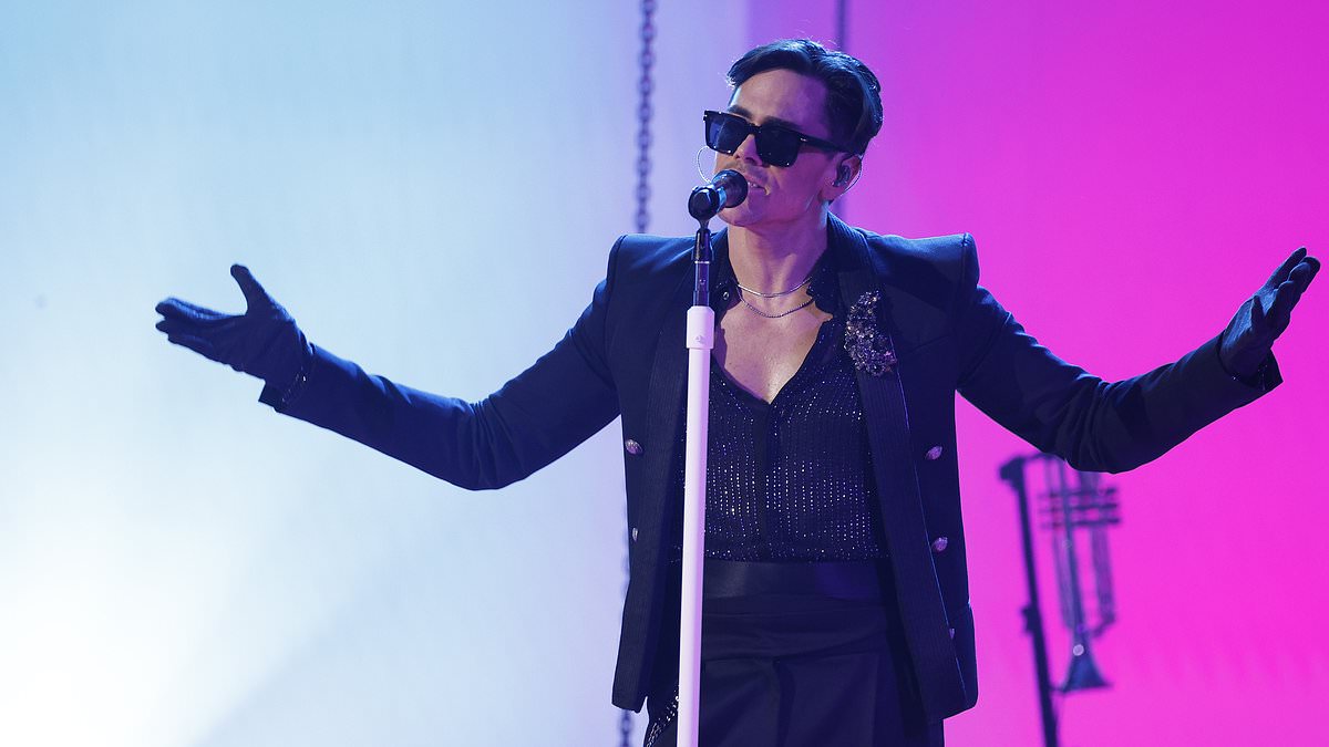 alert-–-tom-sandoval’s-vocals-mocked-as-‘terrible’-by-america’s-got-talent-fans-(but-star-faced-major-technical-mishap)