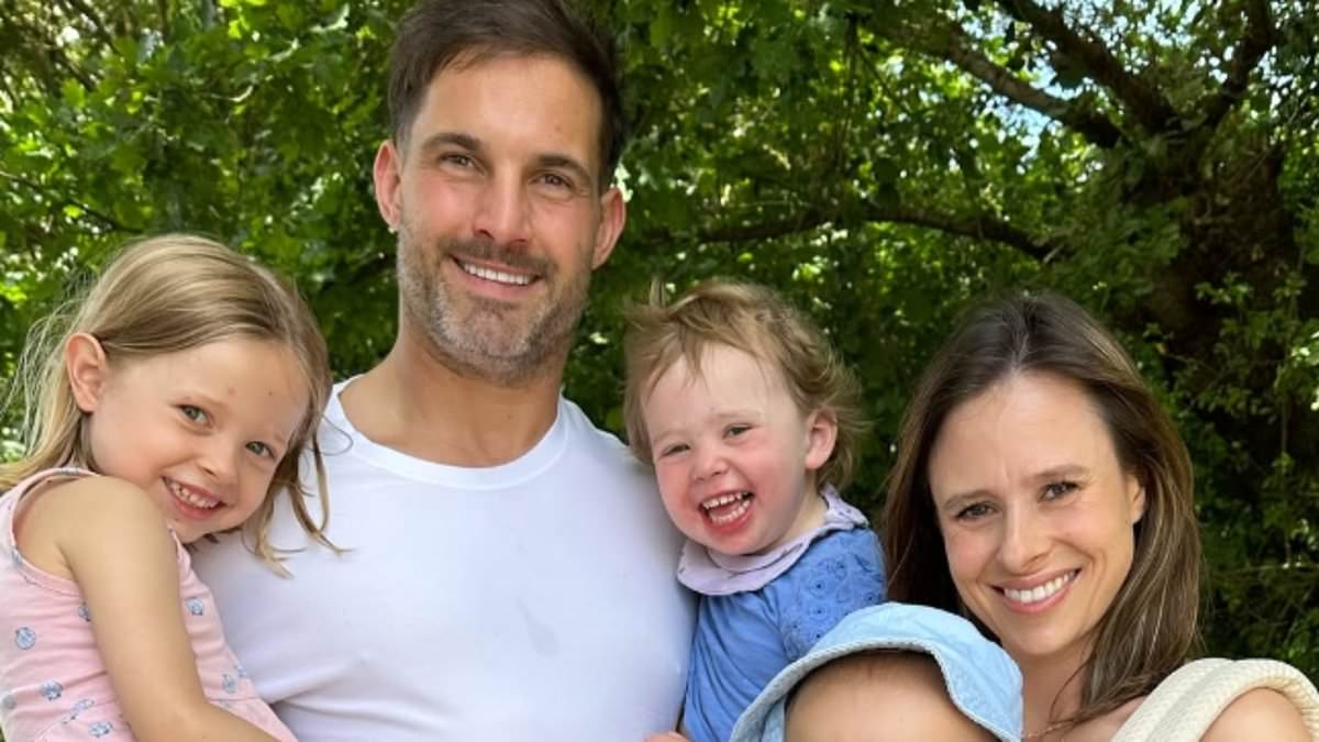 alert-–-love-island-star-jamie-jewitt-admits-he-didn’t-love-his-children-when-they-were-born-as-he-opens-up-about-the-struggles-to-bond-as-a-father in-bravely-honest-interview