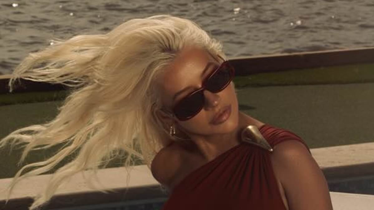 alert-–-christina-aguilera-showcases-her-very-slim-figure-in-a-sexy-red-swimsuit-for-glamorous-pool-day