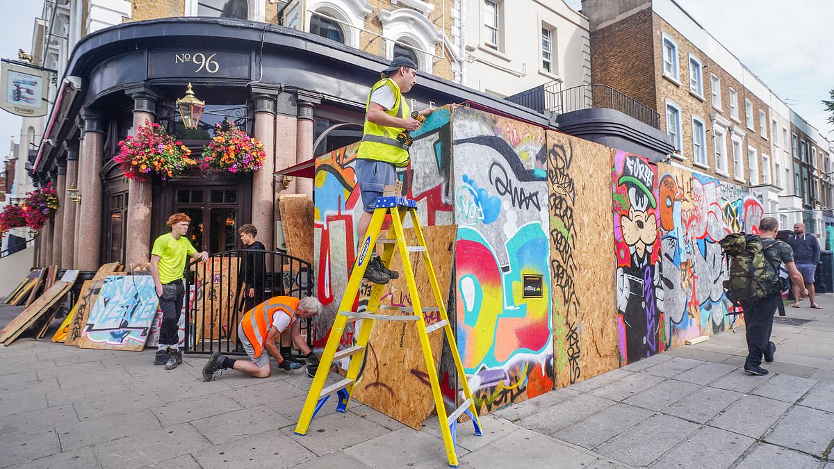 alert-–-met-police-arrest-100-people-before-notting-hill-carnival-as-locals-shut-up-shop-ahead-of-annual-street-festival