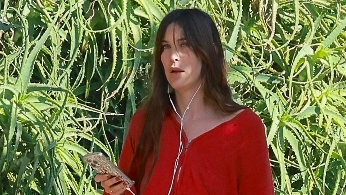 alert-–-scout-willis-puts-on-a-very-leggy-display-in-tiny-red-hot-pants-as-she-steps-out-in-la-with-her-puppy