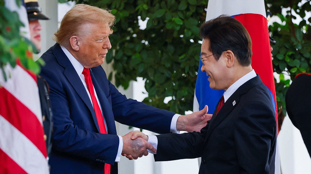 alert-–-donald-trump-health-worries-mount-as-president,-79,-spotted-with-another-dark-bruise-on-his-hands