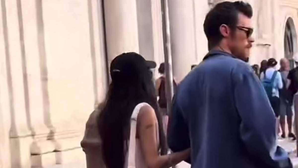 alert-–-first-zoe-kravitz-got-cozy-with-austin-butler…-then-days-later-harry-styles.-now-friends-reveal-who-she’s-choosing,-their-reactions…-and-which-man-reminds-her-of-her-dad