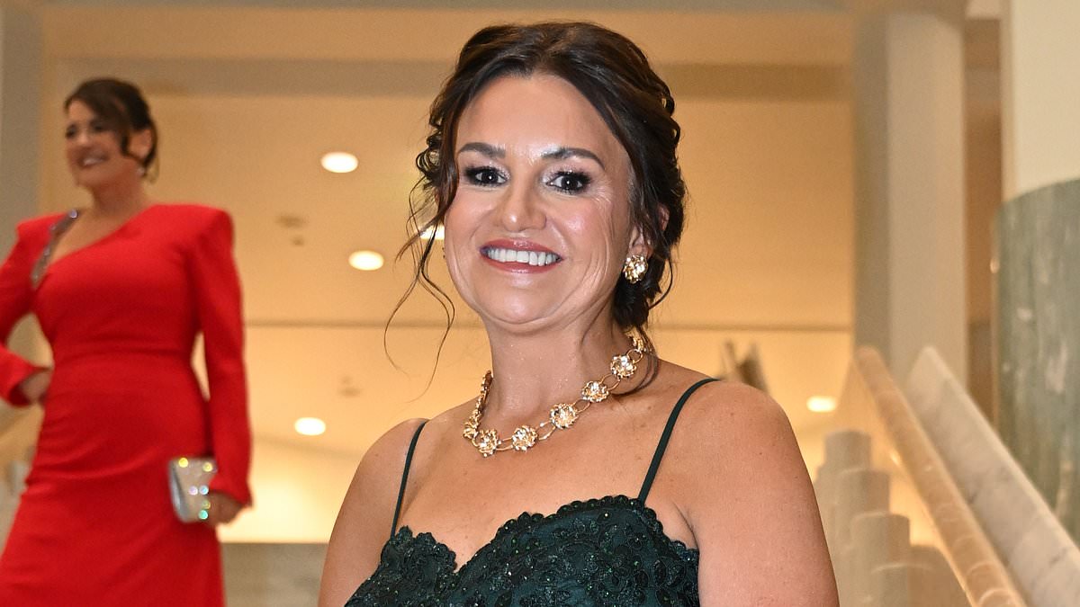 alert-–-the-shock-amount-jacqui-lambie-spent-on-her-midwinter-ball-look-as-she-slips-into-a-dress-from-popular-budget-label