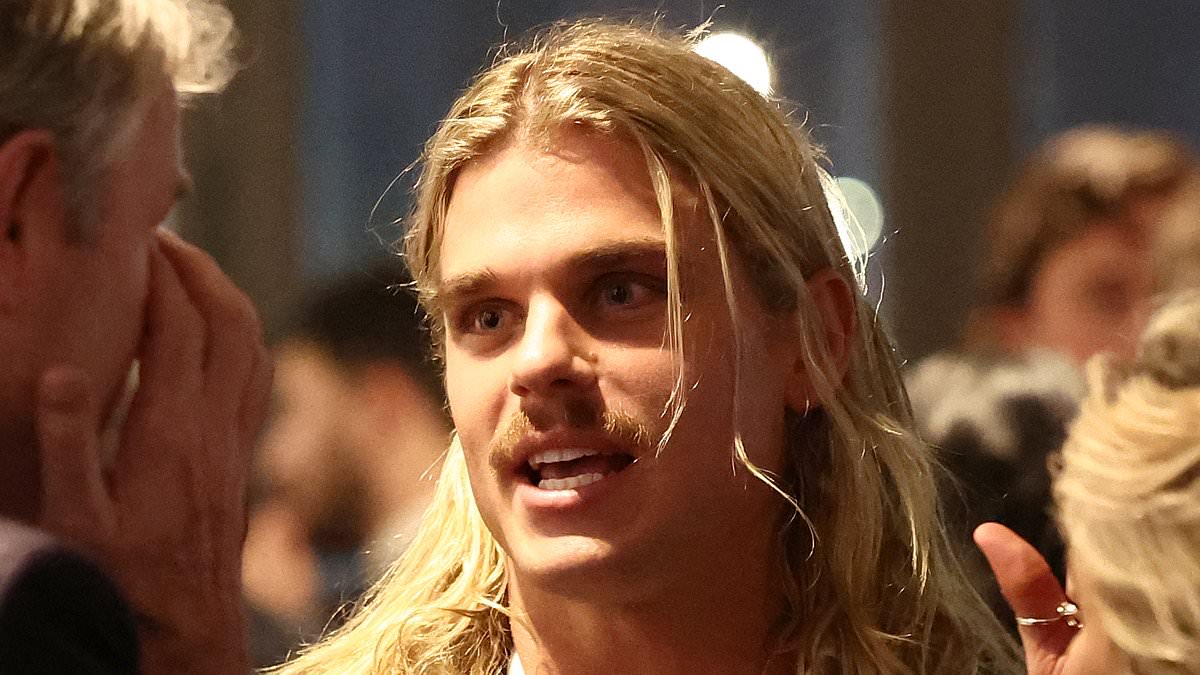 alert-–-bailey-smith-ditches-the-red-carpet-and-sneaks-into-2025-afl-awards-amid-romance-with-tammy-hembrow