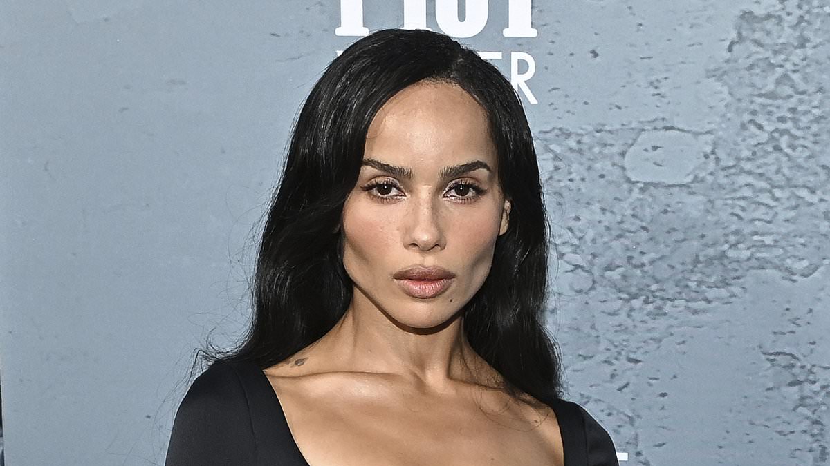 alert-–-zoe-kravitz-slams-jennifer-aniston’s-sitcom-friends-adding-the-show-should-be-‘left-behind-in-the-’90s’