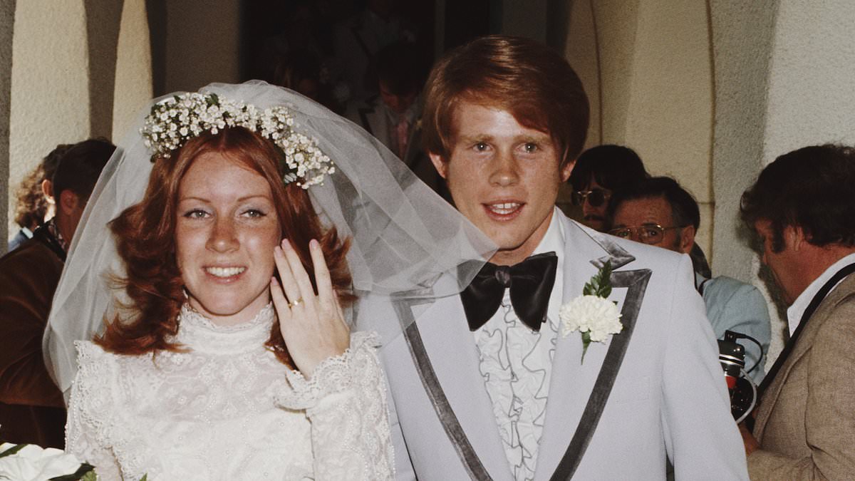 alert-–-happy-days-actor-reveals-the-very-low-cost-of-his-1975-wedding-to-his-high-school-sweetheart
