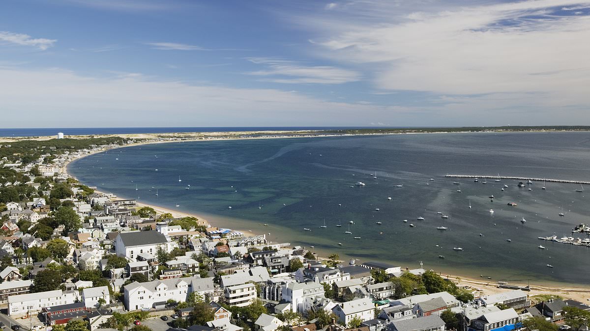 alert-–-wealthy-cape-cod-residents-racing-to-sell-their-mansions-over-proposed-‘taylor-swift-tax’-style-duty