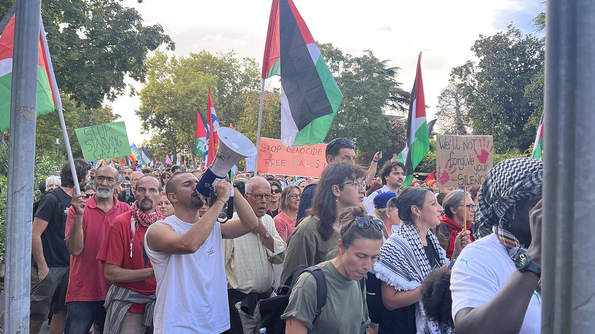 alert-–-venice-film-festival-hit-by-protests:-thousands-of-pro-palestine-activists-chanting-‘from-the-river-to-the-sea’-march-towards-red-carpet
